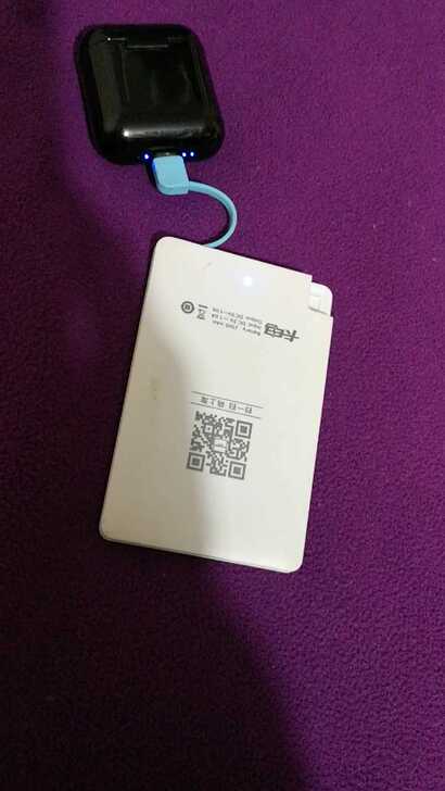 卡电2500毫安充电宝移动电源超薄。