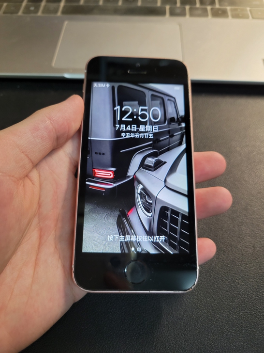 637#iPhone苹果se 64g 深空...