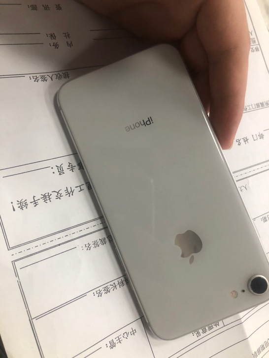 苹果8，成色9成。个人使用。所有功能全部正...