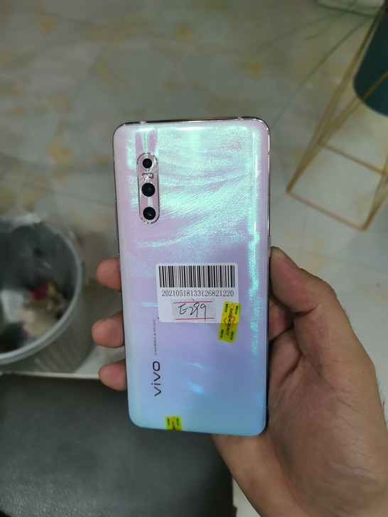 vivox27,顶配8+128G内存viv...