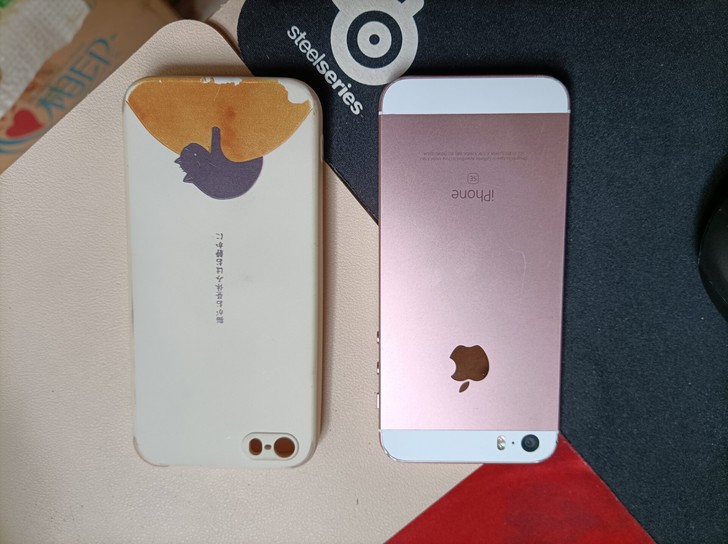 粉色64G苹果SE