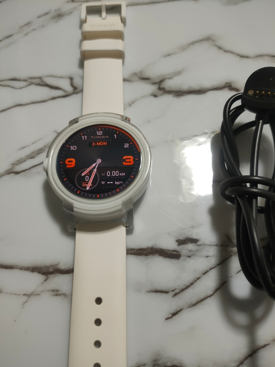 Ticwatch E，内置3G电话卡，开通...