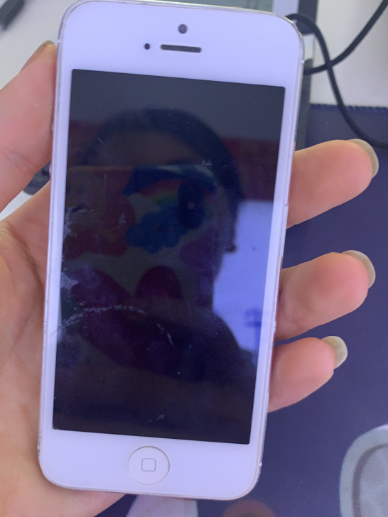 苹果5 充电开机依然能使用