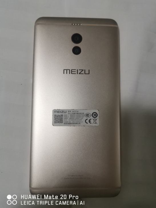 魅蓝note6外屏左下角裂了一点。内屏完好...