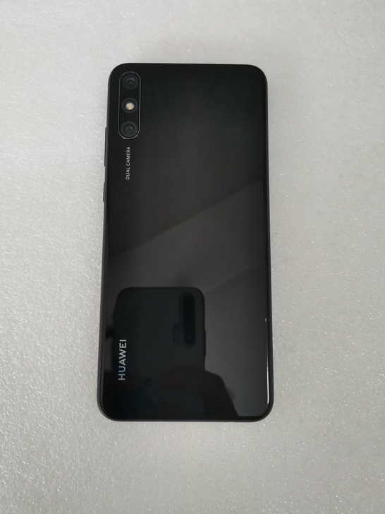 华为畅享10E，4+128G，9新，换过外...