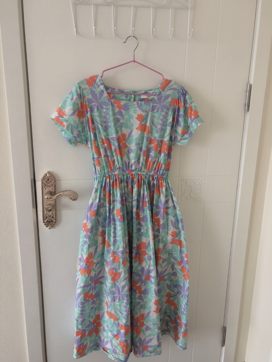 碎花连衣裙，实体店购入，穿一洗一，质量非常好