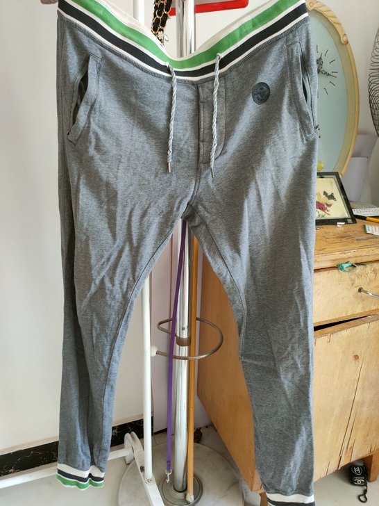 阿玛尼男裤,修身型,半年前买的穿过几回就没...