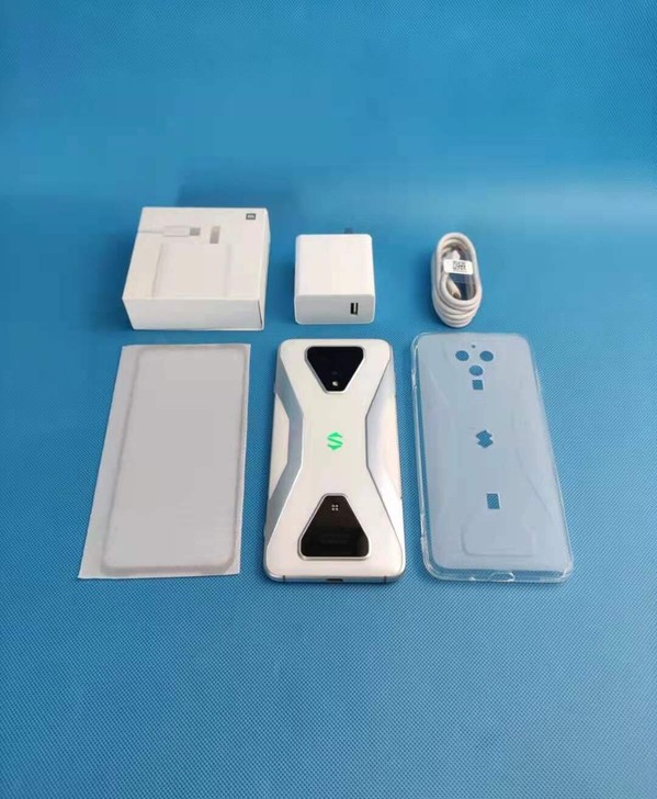 成色新小米黑鲨3银色12+256正品原装全...