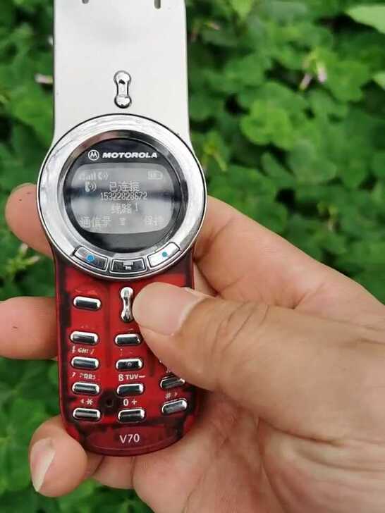 摩托罗拉v70经典收藏旋转手机,功能正常,...