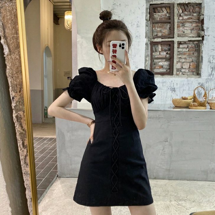 泡泡袖方领白色连衣裙女夏季2021新款超仙...