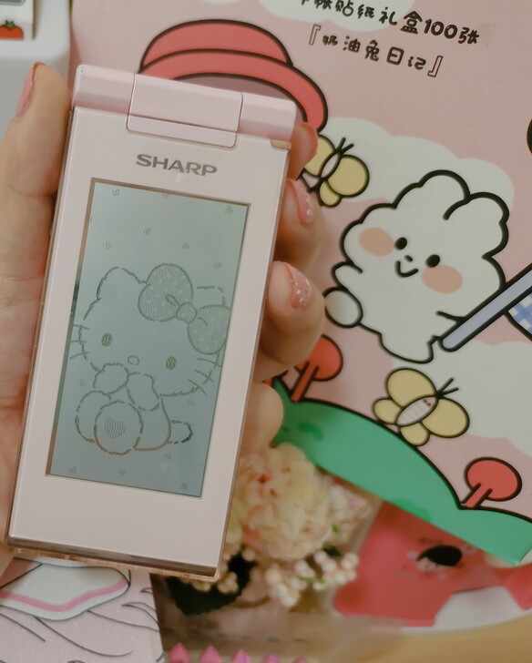 夏普粉色可旋转翻盖手机