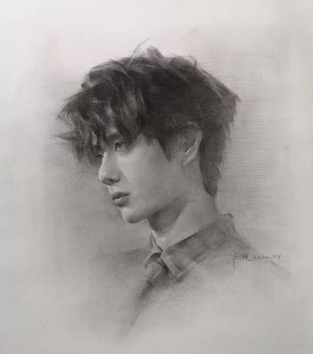 王一博，素描自画像，可带图定制。