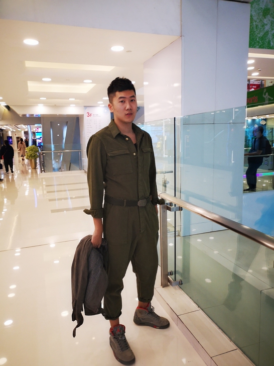 在欧洲读书时候买的ZARA工装连体裤，原价...