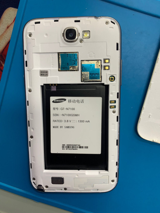 三星n7100  不开机，没有维修过。屏没...