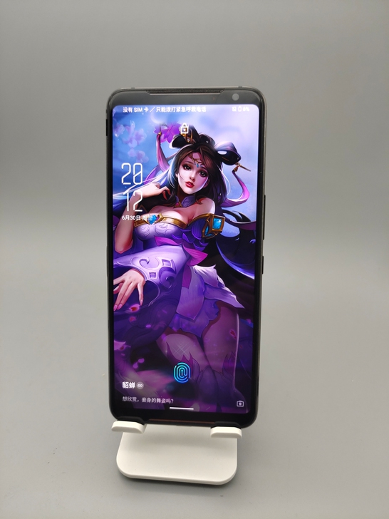 华硕rog2游戏手机，8+128，9新左右...