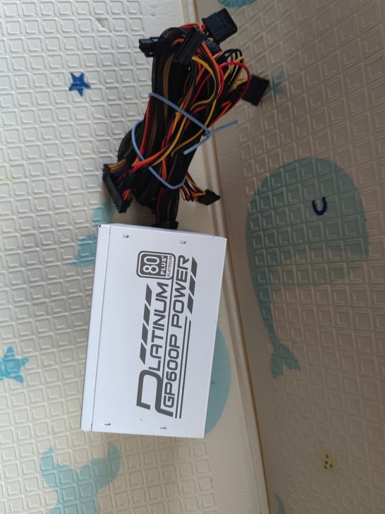 拆机闲置鑫谷白金版600W电源型号GP60...