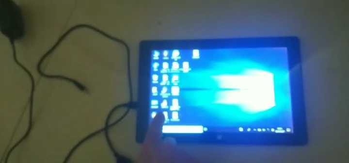 win10系统，屏幕中间有条线，但不影响使...