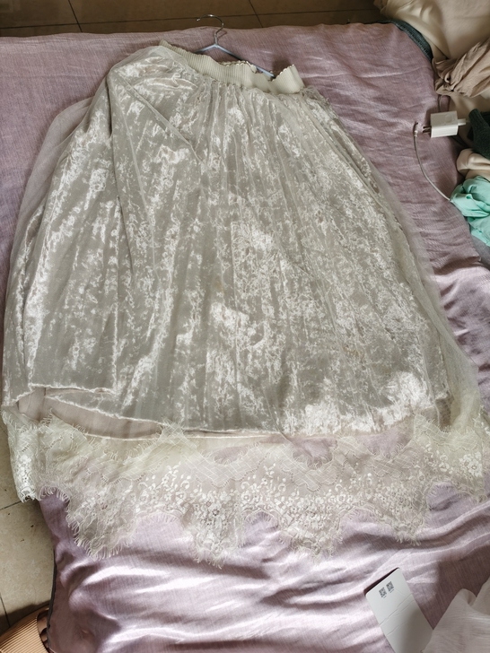 半身蕾丝裙，便宜出，买到赚到