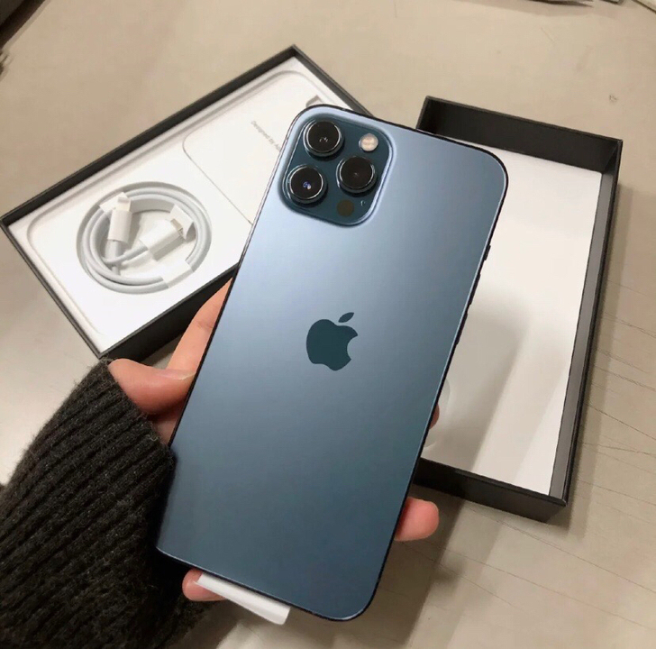 低价转让 苹果12pro海蓝色99新