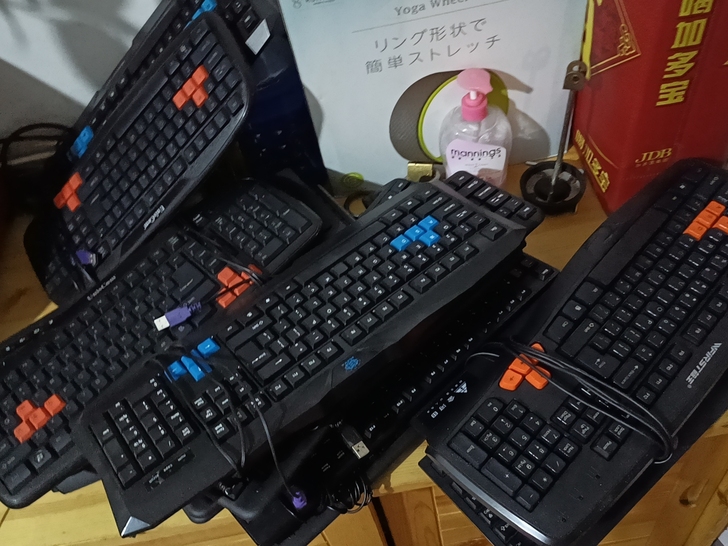 （急售）电脑键盘，好用的！打包私聊哈