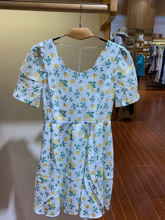 爱依服实体秒杀连衣裙小中大库存不多