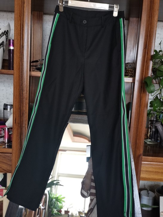 全新西服面料的休闲裤！在商场买的！非常时尚...