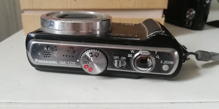 松下TZ15功能正常，镜头脏，屏幕有问题