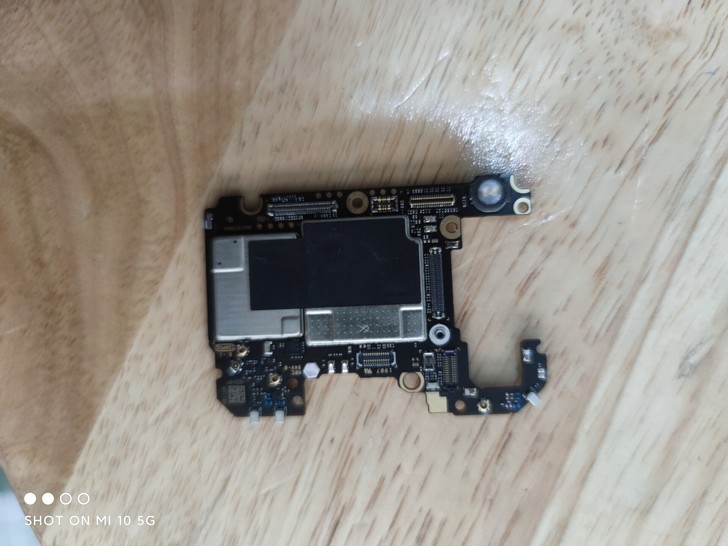 小米9se主板，不开机，主板上标着6+64...