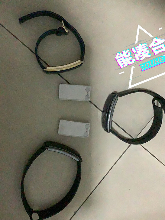 荣耀畅玩手环1代,三个,俩标准版一皮革版,...