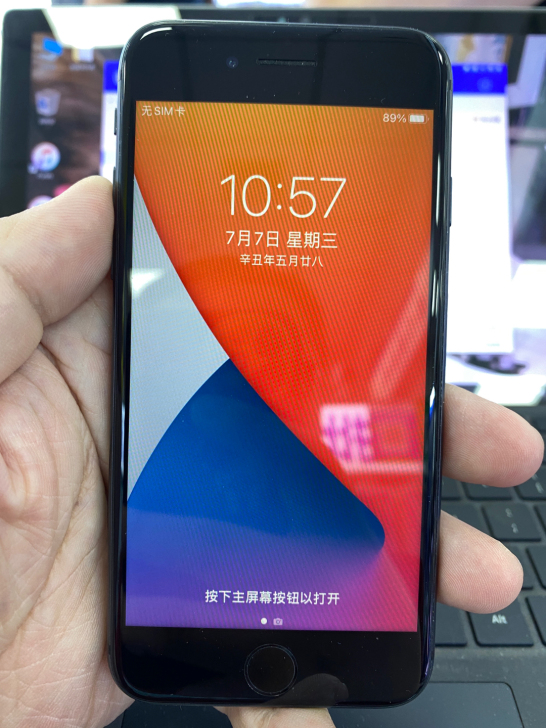 二手苹果8 64G 黑色，成色一般 边框有...