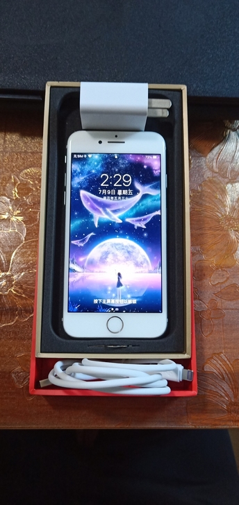 iPhone 8,64g银色,手机成色93...