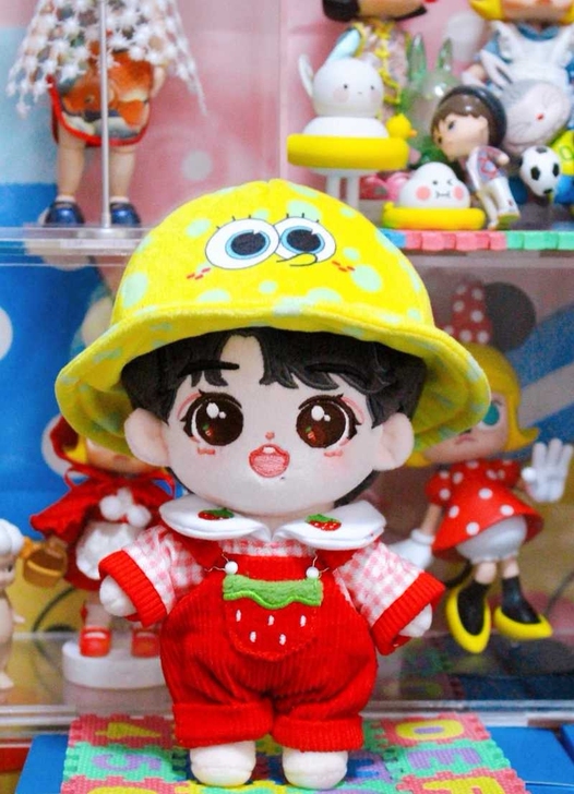 借图求购,肖羊羊戴的这个海绵宝宝的帽子。