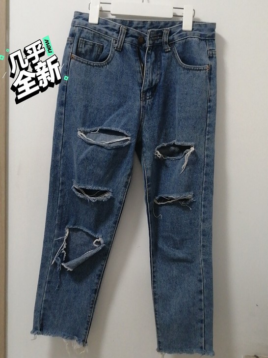 破洞牛仔裤特别显腿型腿直