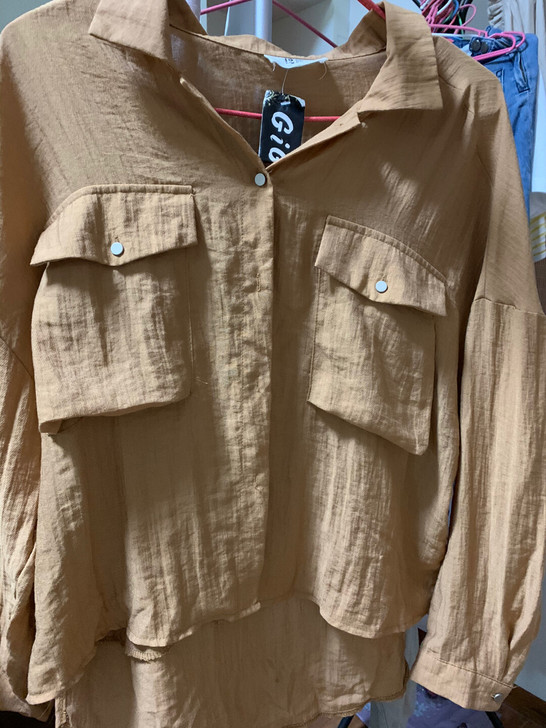 全新，有吊牌，棉麻衬衫。12pm专卖店购入...