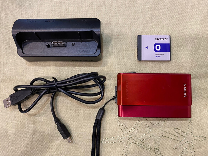 索尼 t900 数码相机。屏幕一直贴膜，完...