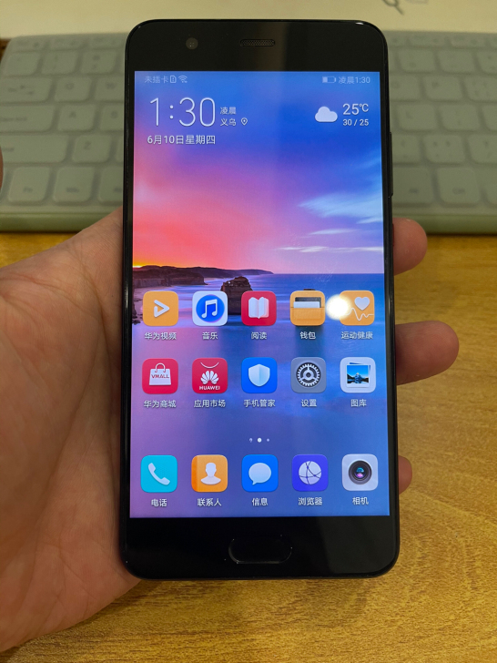 任正非亲手赠送 华为手机 HUAWEI手机...