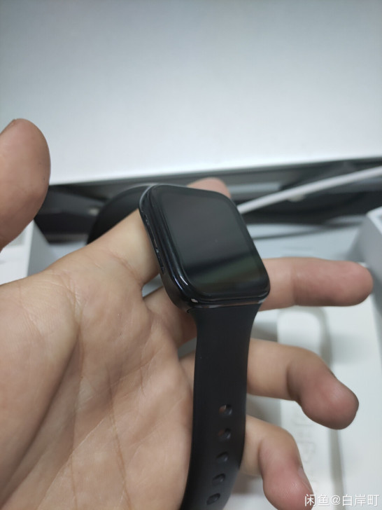 oppowatch41mm。就有个划痕 卖...