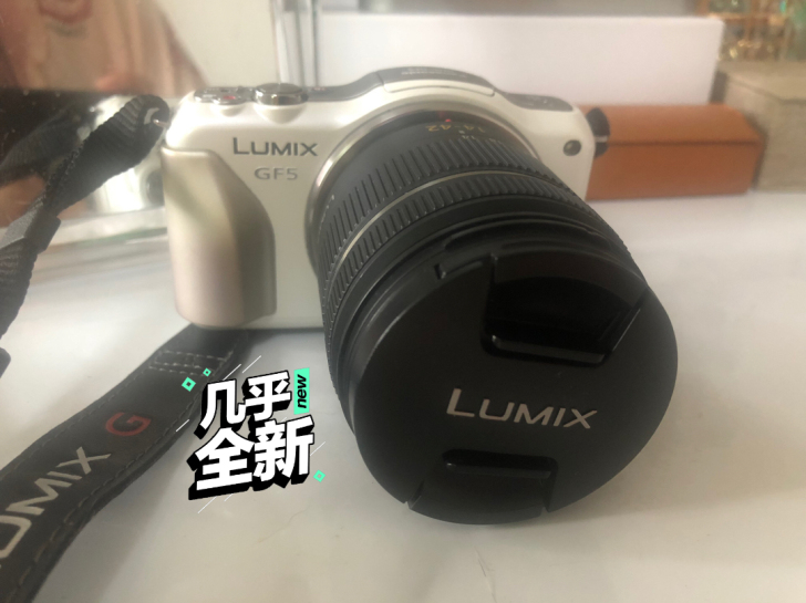 松下/Gf5，相机成色很新，只是屏幕多久没...