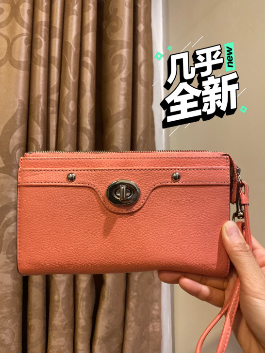 coach多功能手拿包、可以放手机，信用卡...