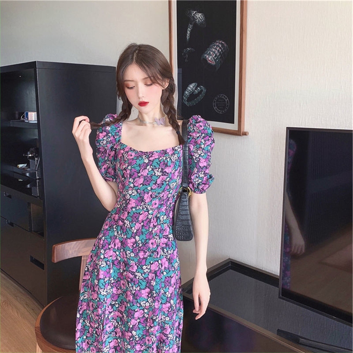 大码碎花2021连衣裙女夏季紫色泡泡袖开叉...