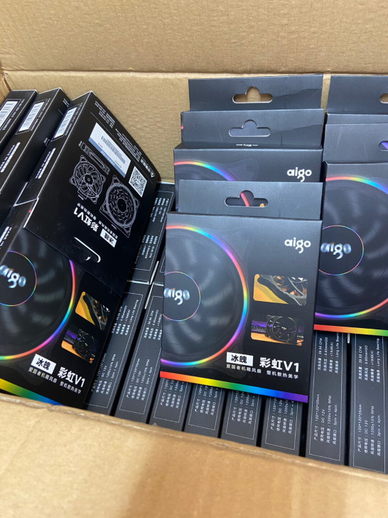 三个装爱国者冰魄V1机箱风扇 12厘米 接...