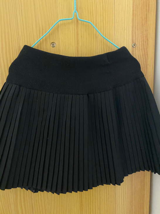 黑色百褶裙，喜欢下单哦