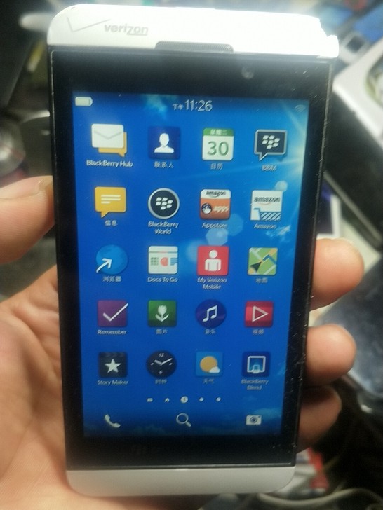 黑莓手机blackberry z10，右上...