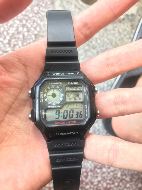 两块自用Casio手表，正品，黑色没有划痕...