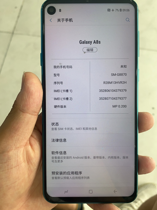 三星A8s。6128g全网通，后盖有点掉漆...