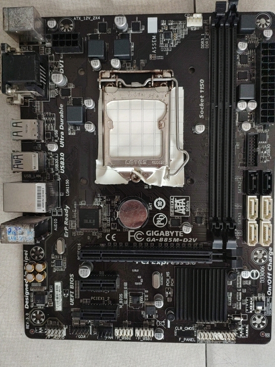 技嘉GA-B85M-D2V主板，成色很新，...