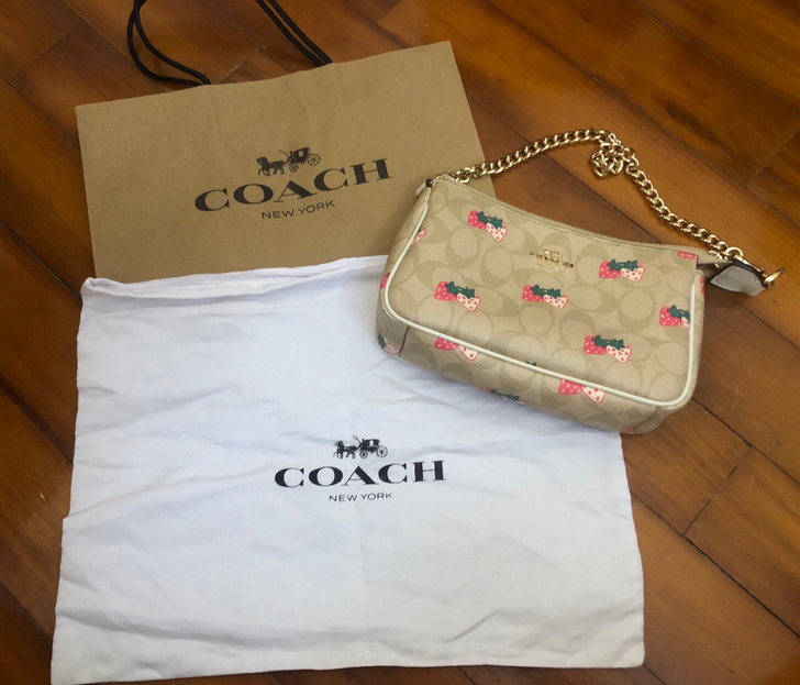 coach蔻驰草莓手拿包麻将包