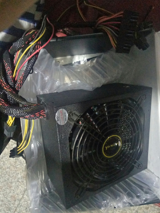 研志500w电脑电源 用了2个月 没有任何...