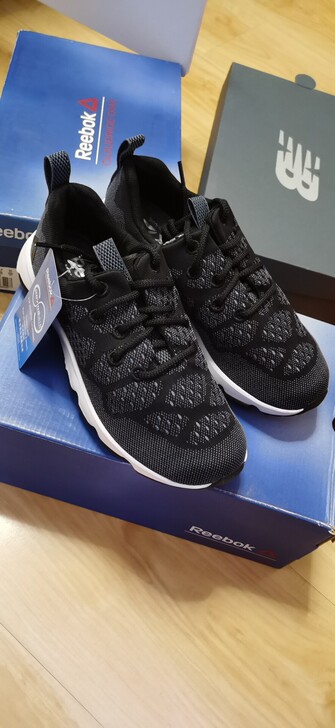 全新 正品 阿迪达斯锐步36码运动鞋 适合...