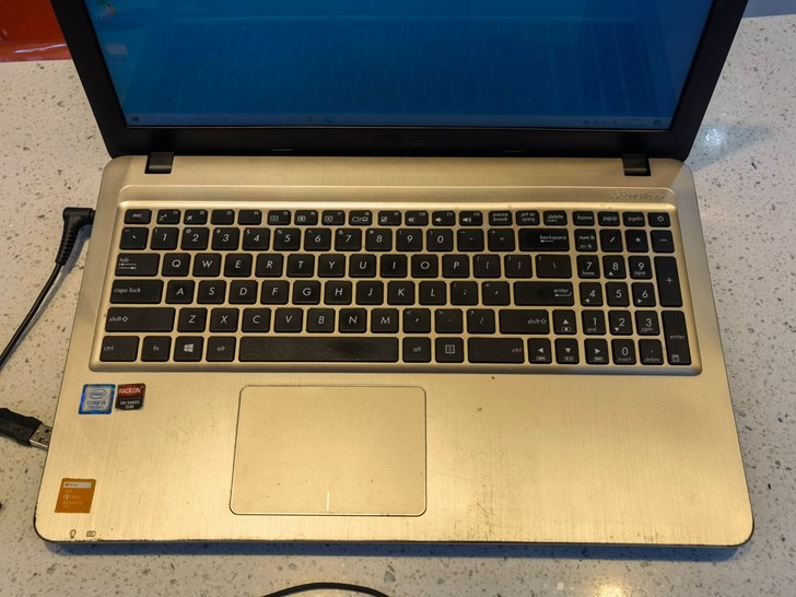 华硕A540U.成色还可以。120+500...